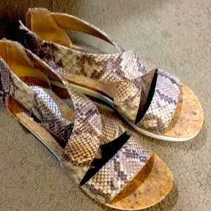 Strappy sandals, great for warmer weather